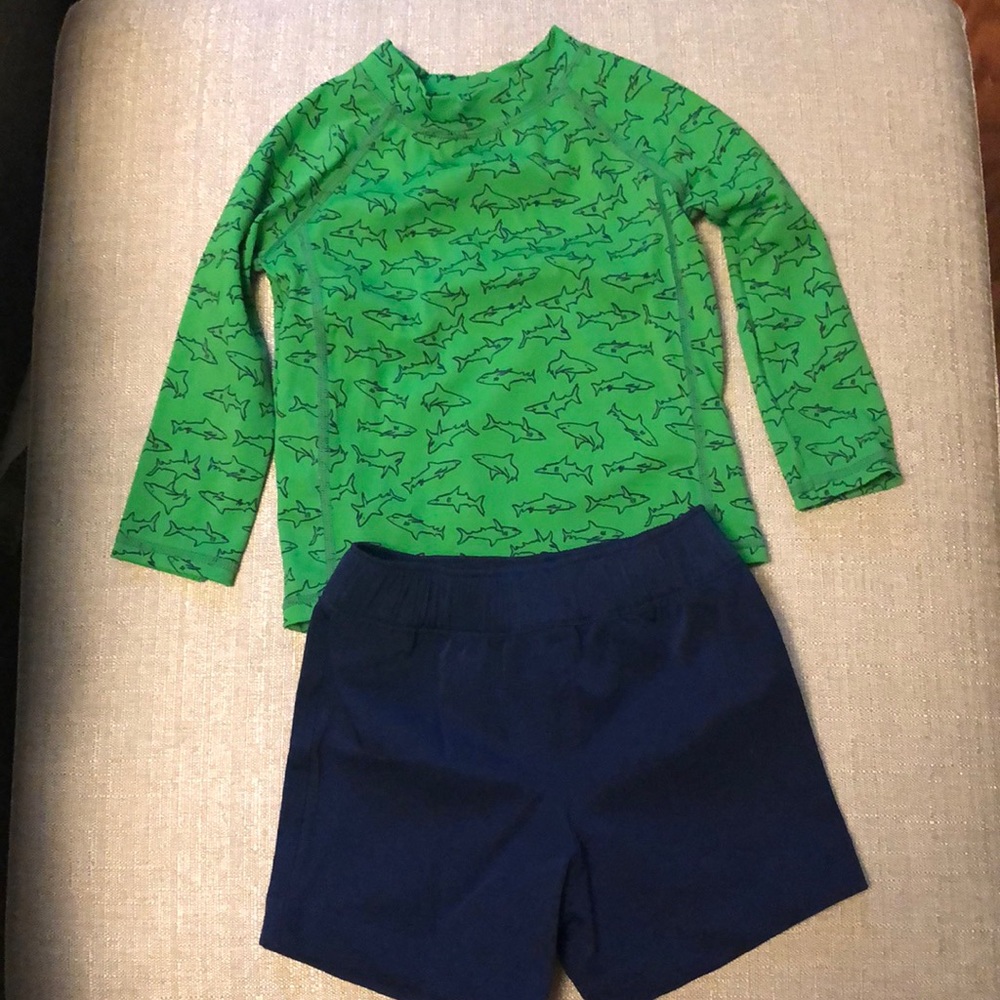 Baby boys long-sleeve rashguard and trunk set
